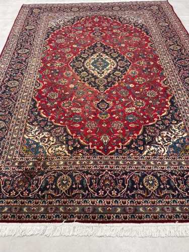 Kézi csomózású perzsa Kashan Bordós Kékes szőnyeg 335x245cm