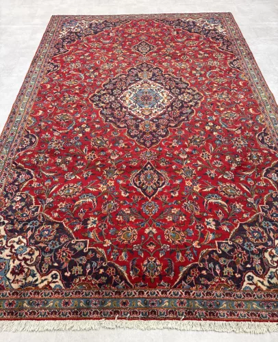 Kézi csomózású perzsa Ardakan Bordós Kékes szőnyeg 326x221cm