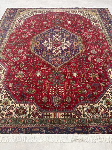 Kézi csomózású perzsa Tabriz Bordós Kékes szőnyeg 330x286cm