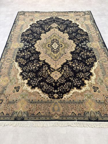 Vintage Perzsa szőnyeg (44) Isfahan fekete arany 250x350cm