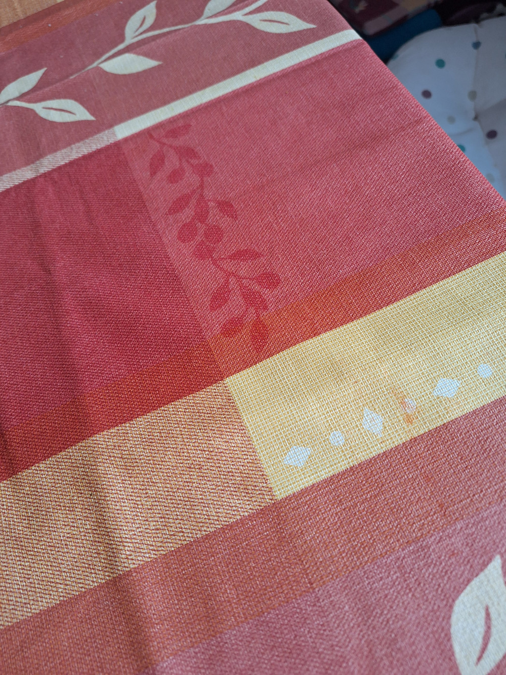 Asztalterítő Ariana csipkés Terra virágos 122x152cm
