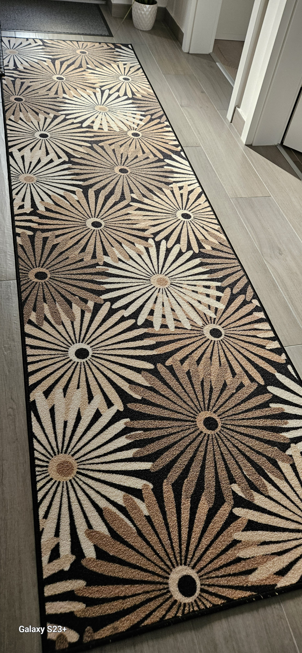   Futószőnyeg Dalí margarétás 80cm széles méteráru Barna 
